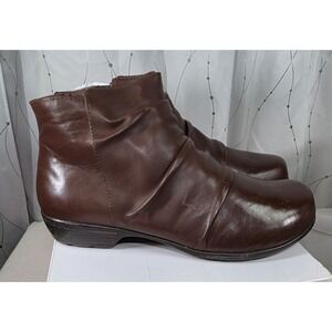 NIB Ros Hommerson Womens Esme Boots Leather Brown 9.5W Comfort Walking Wide Calf